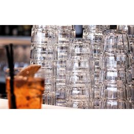 Rock Bar - Stapelbares, robustes Glas aus geh�rtetem Glas. Spart Platz auf Ihrer Bar und schadet Ihren G�sten auch bei unvorsichtigem Gebrauch nicht.